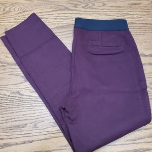 Gap medium ankle length pants with side zip.